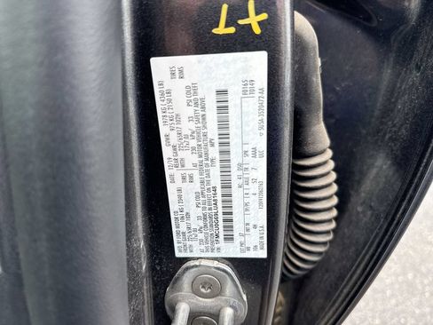 Used 2020 Ford Escape SE FWD image 27