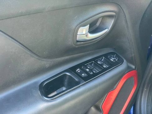 Used 2021 Jeep Renegade Trailhawk w/ Luxury Group III AWD/4WD image 12