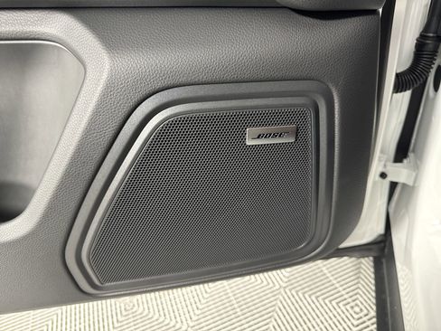 Certified 2025 Porsche Macan image 14