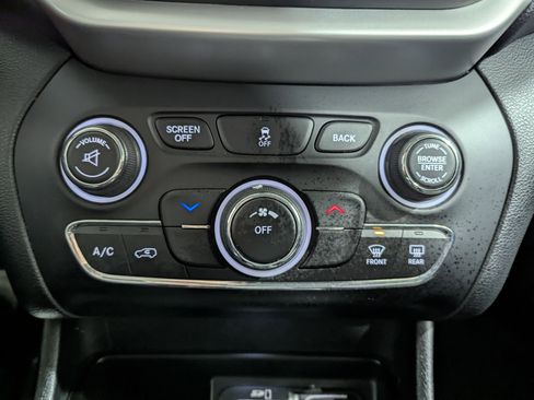 Used 2014 Jeep Cherokee Trailhawk image 16