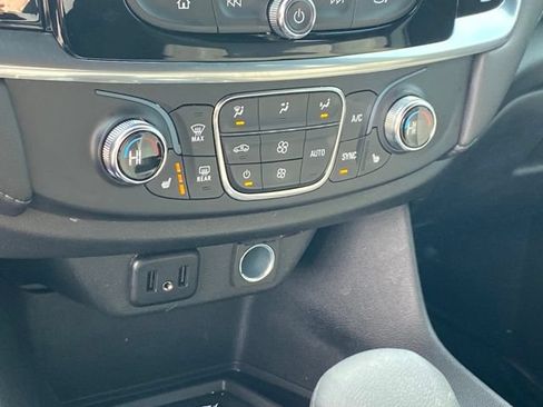 Certified 2023 Chevrolet Traverse LT FWD image 11