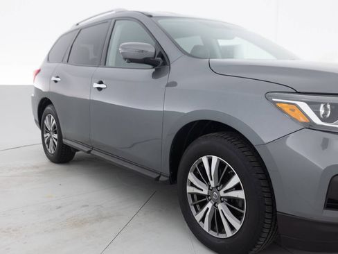 Used 2019 Nissan Pathfinder SL AWD/4WD image 11