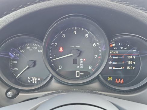 Certified 2026 Porsche Macan image 16