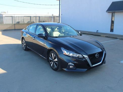 Used 2019 Nissan Altima 2.5 SV image 3