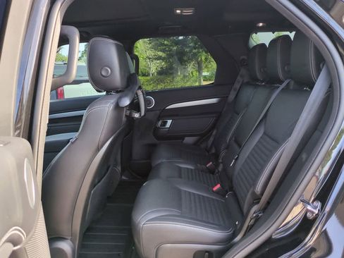Used 2021 Land Rover Discovery S R-Dynamic AWD/4WD image 13