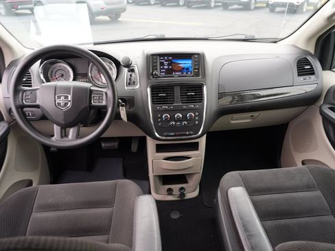 Used 2018 Dodge Grand Caravan SE w/ UConnect Hands-Free Group FWD image 24