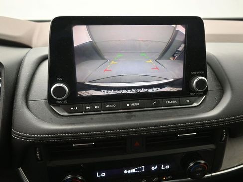 Used 2023 Nissan Rogue SV image 4