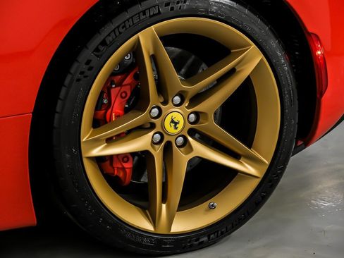 Used 2022 Ferrari SF90 Spider image 19