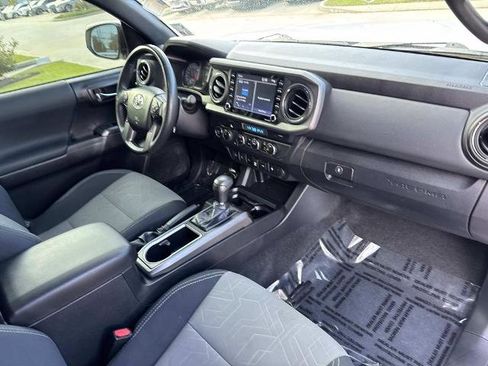 Used 2022 Toyota Tacoma TRD Off-Road w/ Technology Package image 15