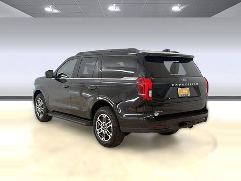 Used 2025 Ford Expedition Active AWD/4WD image 3