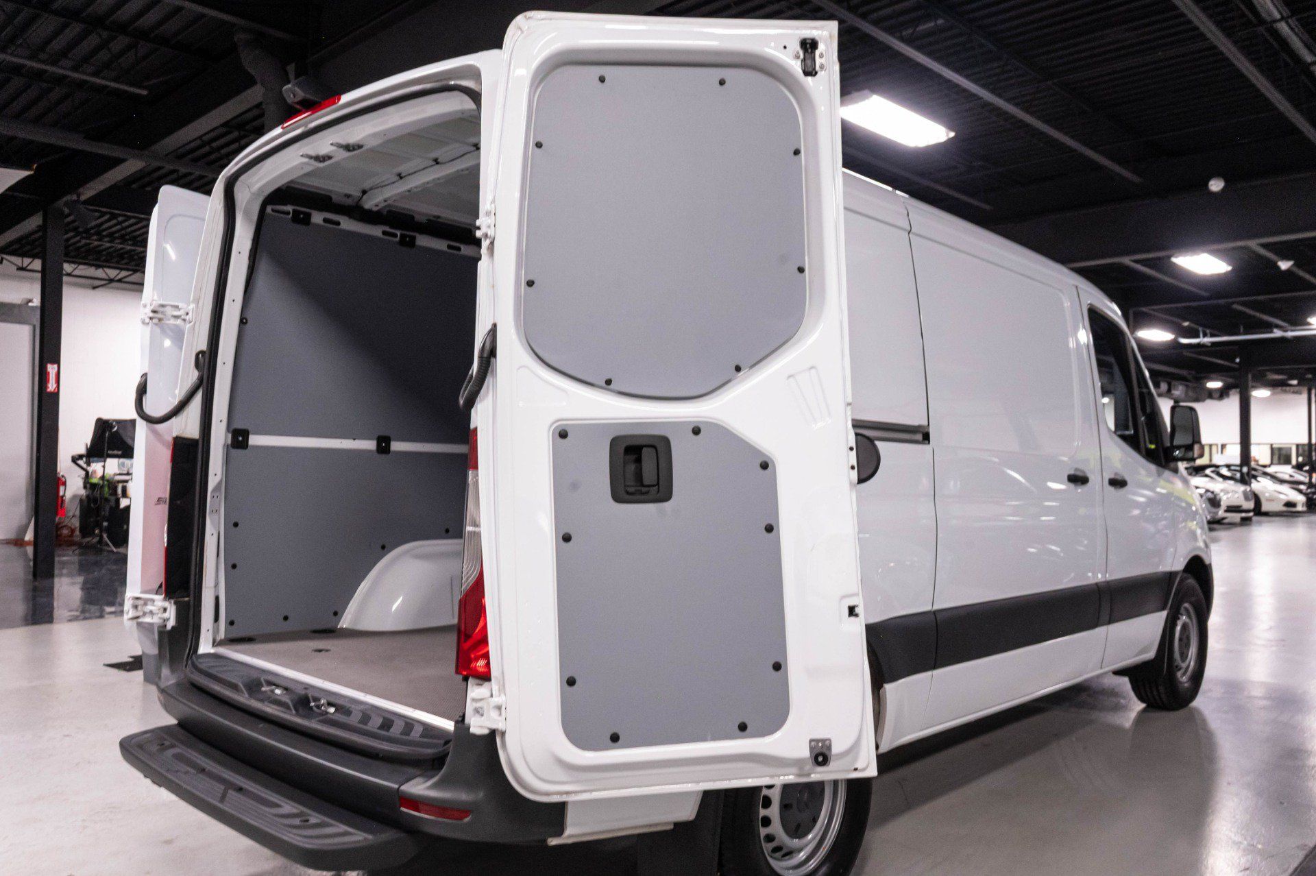 Used 2021 Mercedes-Benz Sprinter 2500 w/ Driver Convenience Package image 36