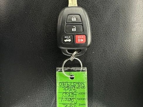 Used 2016 Toyota Camry LE FWD image 31