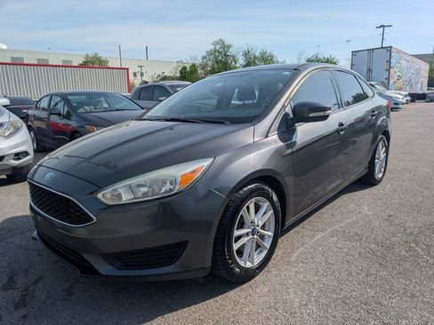 Used 2015 Ford Focus SE FWD image 3