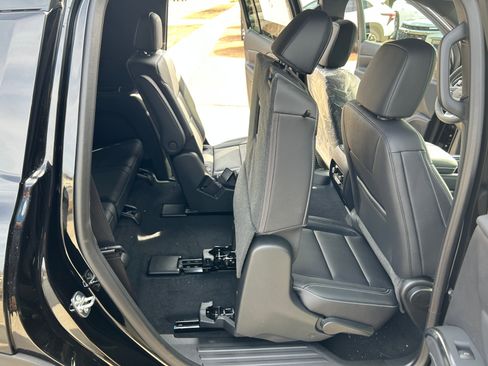 New 2026 Chevrolet Traverse LT w/ Midnight/Sport Edition AWD/4WD image 35