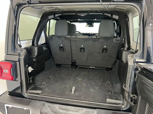 Used 2024 Jeep Wrangler Sahara image 7