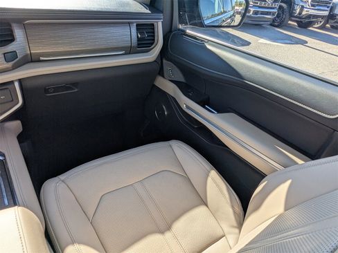 Used 2024 Ford Expedition Max Limited image 19
