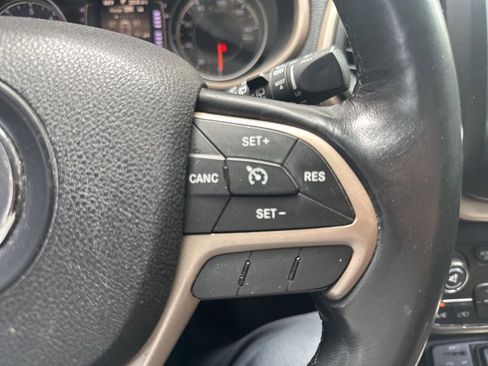 Used 2016 Jeep Cherokee Latitude w/ Cold Weather Group AWD/4WD image 13