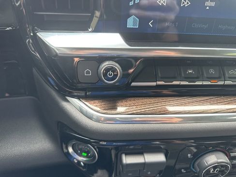 Used 2025 Chevrolet Silverado 1500 LT Trail Boss w/ Protection Package AWD/4WD image 5