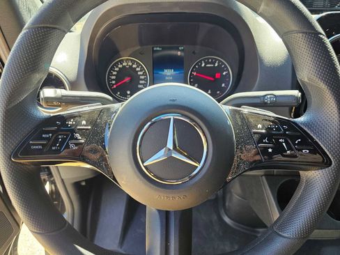 Used 2025 Mercedes-Benz Sprinter 2500 image 22