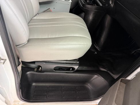 Used 2018 Chevrolet Express 3500 Extended w/ Driver Convenience Package image 25