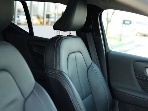Used 2025 Volvo XC40 B5 Core AWD/4WD image 51