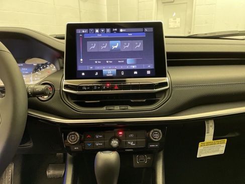 New 2026 Jeep Compass Latitude AWD/4WD image 12