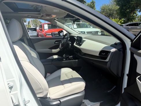 Certified 2023 Nissan Rogue SV w/ SV Premium B Package FWD image 18