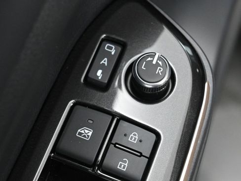 Certified 2025 Toyota Crown Signia image 14