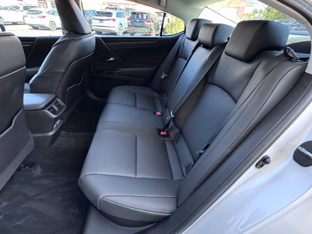 Used 2023 Lexus ES 300h w/ Premium Package FWD image 34