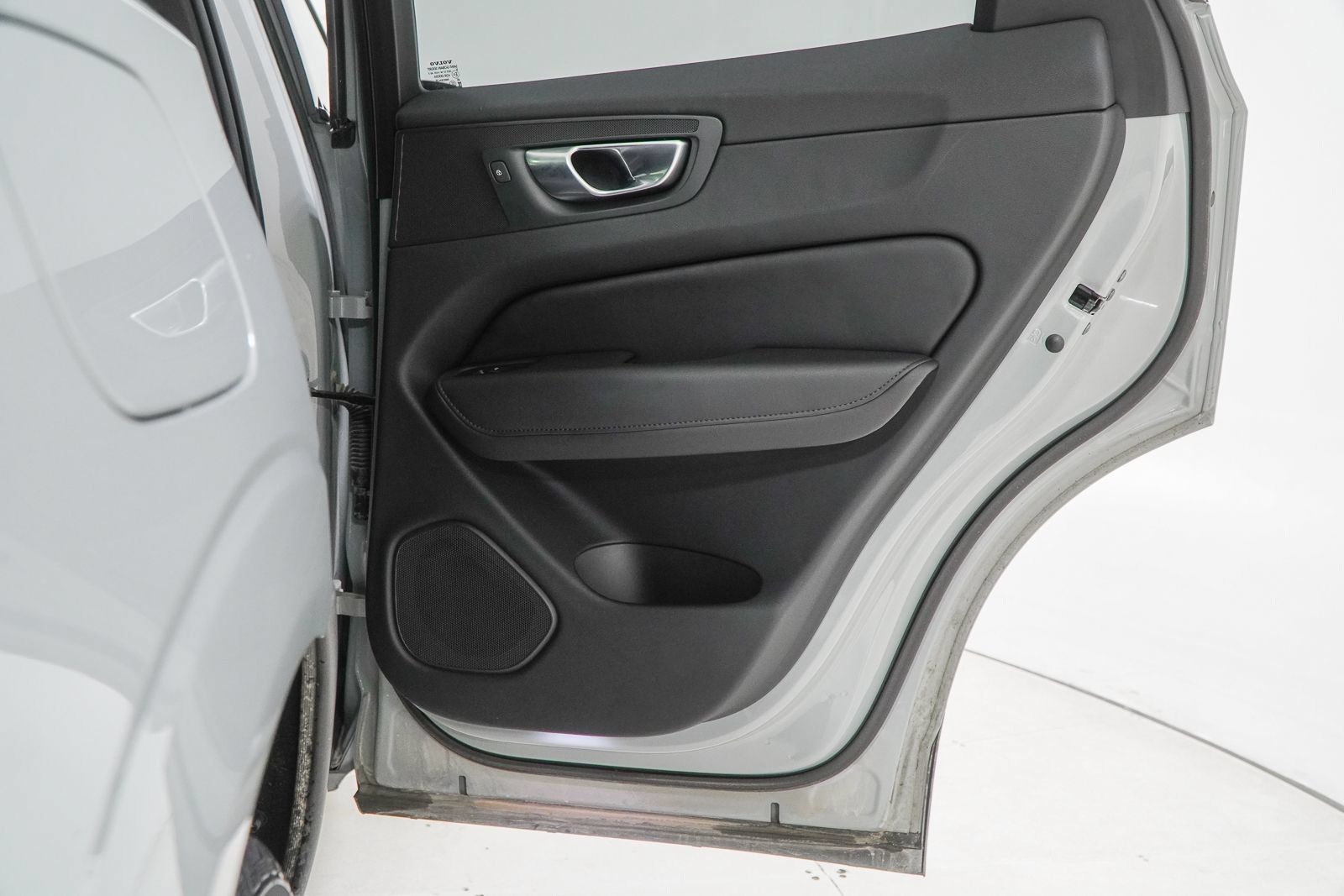 Used 2025 Volvo XC60 B5 Plus AWD/4WD image 42