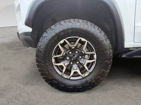 Used 2023 Chevrolet Colorado ZR2 w/ ZR2 Convenience Package III AWD/4WD image 9