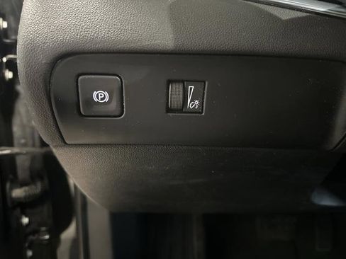 Used 2022 Buick Enclave Essence image 23