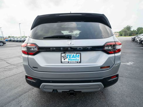 Used 2025 Honda Pilot TrailSport image 5