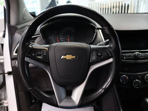 Used 2019 Chevrolet Trax LT w/ LT Convenience Package AWD/4WD image 16
