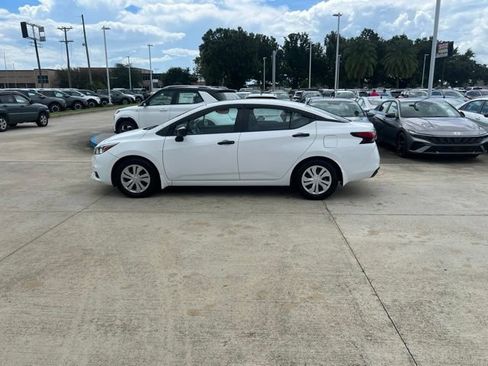 Used 2020 Nissan Versa S FWD image 4