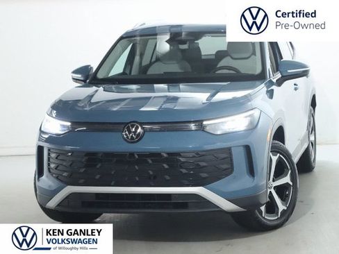 Used 2025 Volkswagen Tiguan SE AWD/4WD image 3