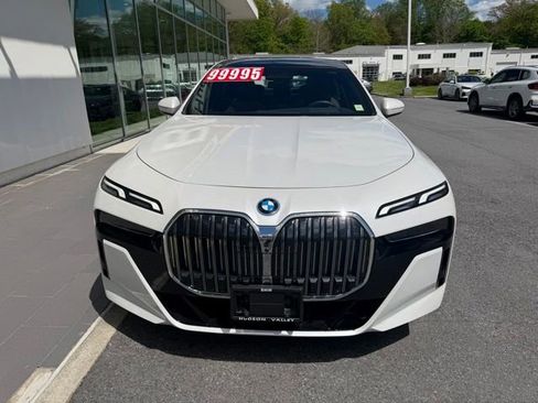 Used 2026 BMW 750e xDrive AWD/4WD image 4