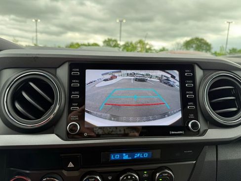 Used 2021 Toyota Tacoma TRD Sport w/ Technology Package image 16