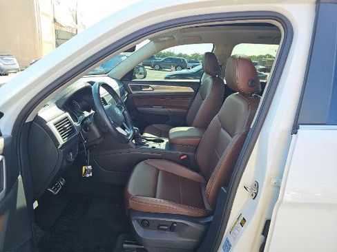 Used 2021 Volkswagen Atlas SE w/ Panoramic Sunroof Package FWD image 6
