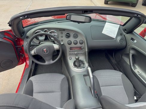 Used 2008 Pontiac Solstice Convertible w/ Preferred Package RWD image 9