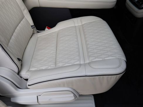 Used 2020 Lincoln Navigator L Black Label w/ Cargo Convenience Package image 45