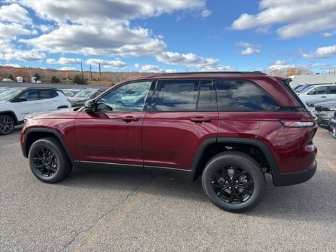 New 2025 Jeep Grand Cherokee 4WD image 5