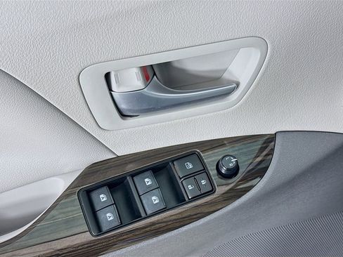 Certified 2017 Toyota Sienna XLE image 17