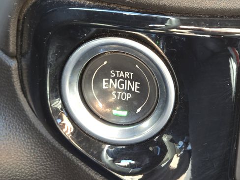 Used 2025 Chevrolet Silverado 1500 LT image 9