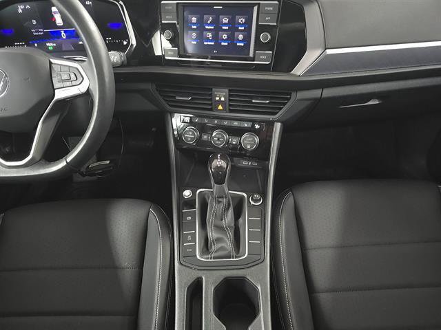 Used 2024 Volkswagen Jetta SE w/ Panoramic Sunroof Package FWD image 9