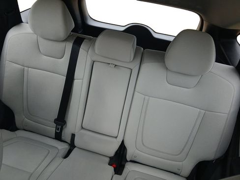 Used 2025 Hyundai Tucson SE FWD image 12