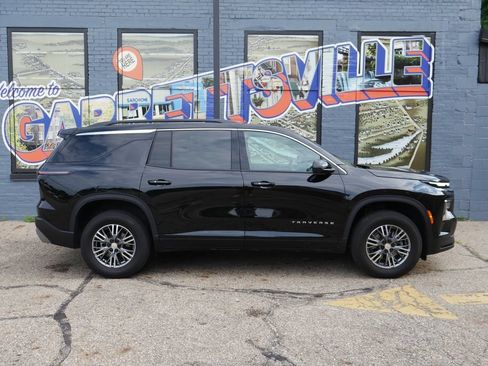 Used 2025 Chevrolet Traverse LT w/ Enhanced Driving Package AWD/4WD image 26