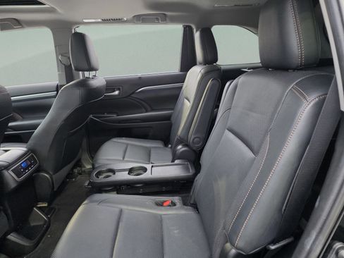 Used 2019 Toyota Highlander Limited image 16
