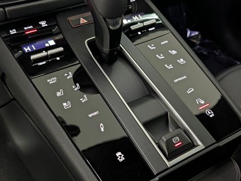 Certified 2025 Porsche Macan S image 38