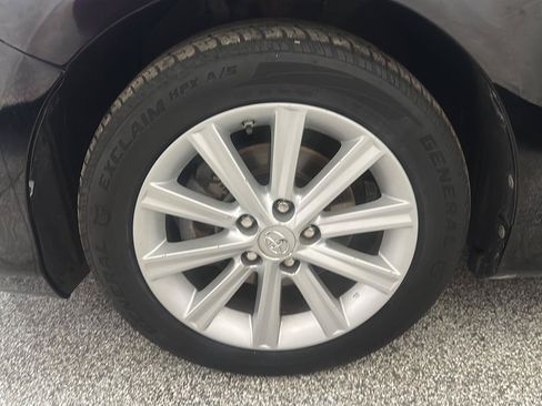Used 2014 Toyota Camry XLE FWD image 12
